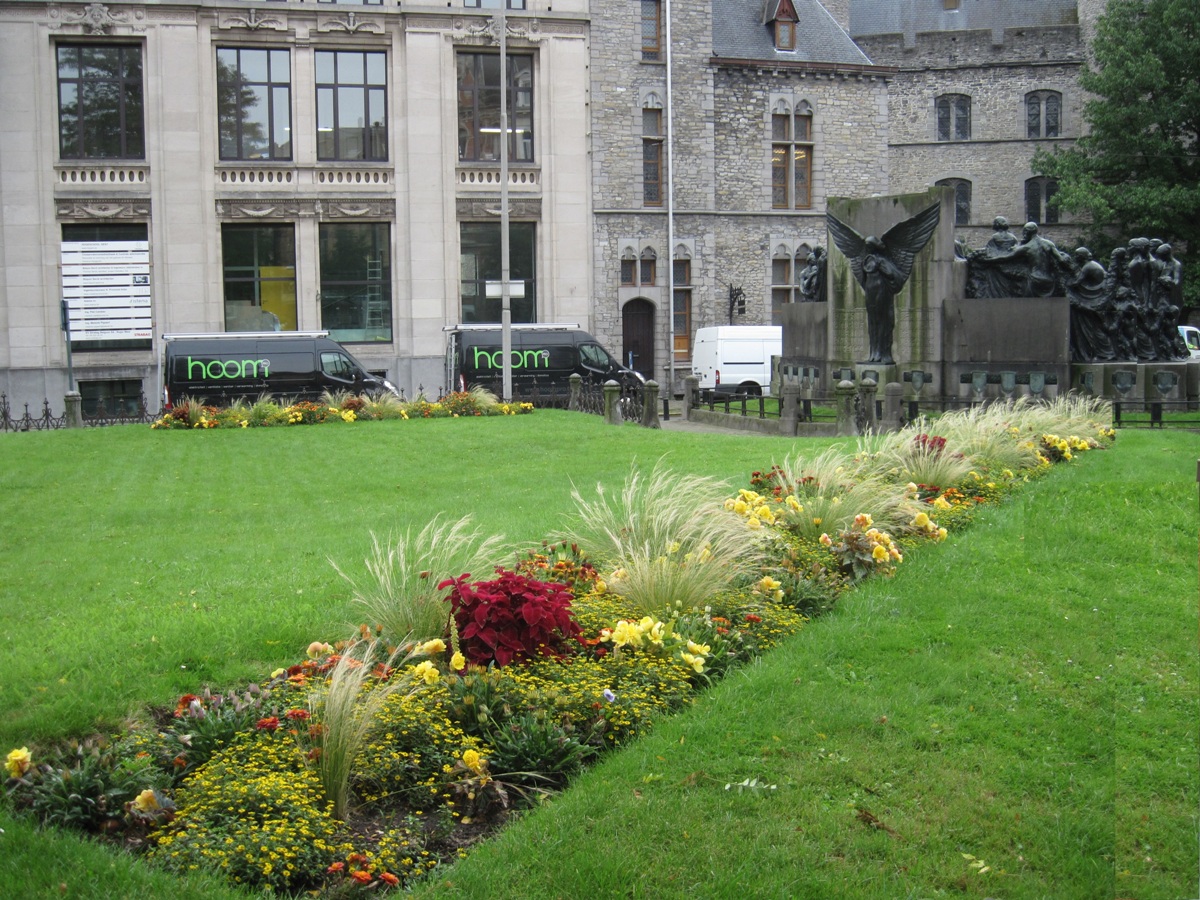 08-Gand- Il giardino e la parte posteriore del monumento a Hubert e Jan Vaneyck